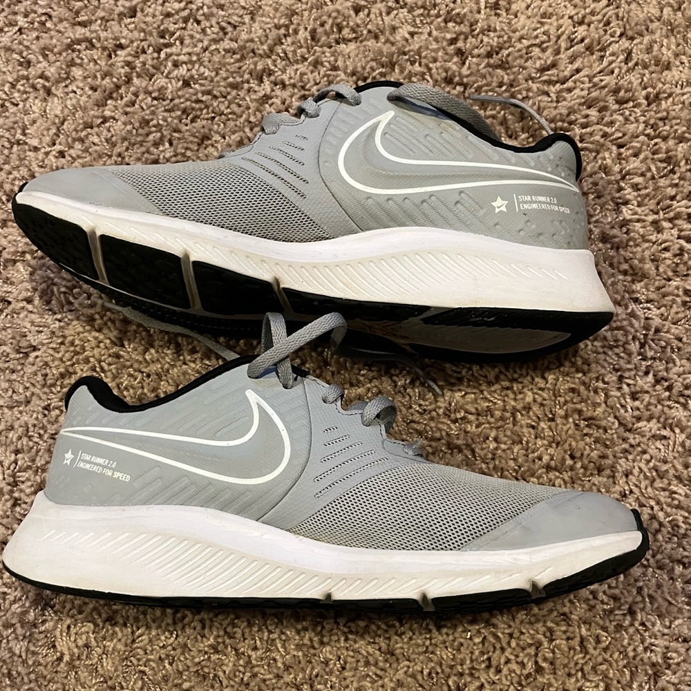 Nike tennis shoes